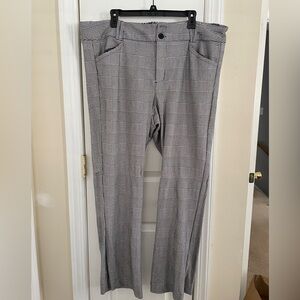 Studio by Torrid
Signature point stretch trousers 
new with tags 
size 2…